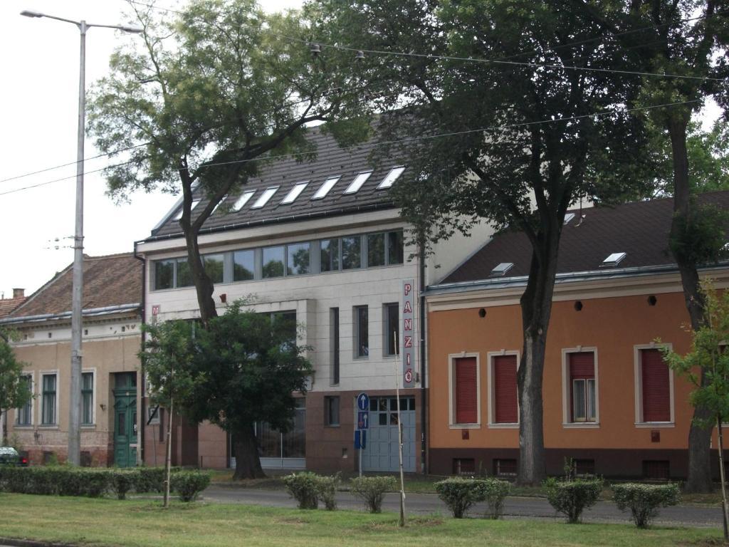 Minerva Panzio Hotel Debrecen Exterior photo