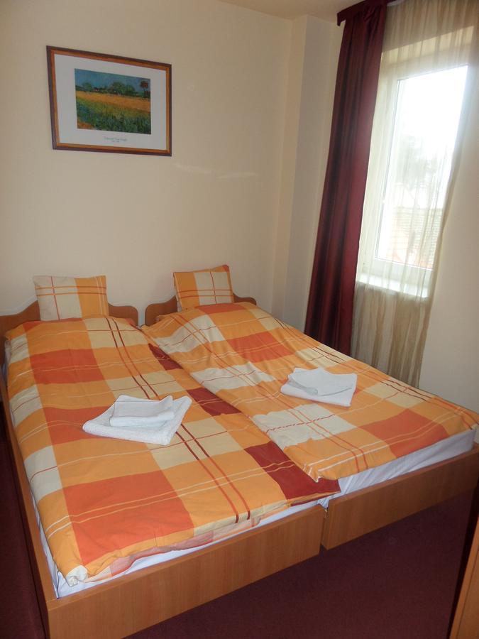 Minerva Panzio Hotel Debrecen Exterior photo